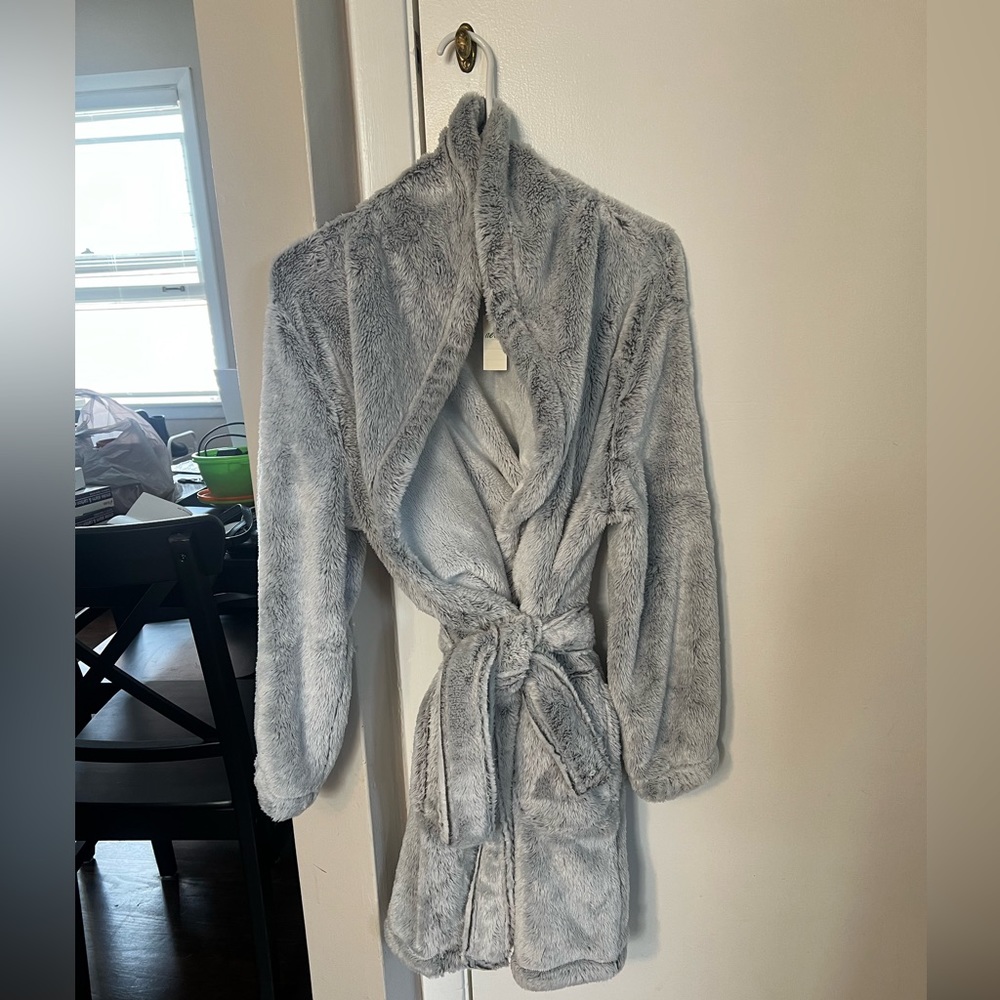 Aerie gray robe - brand new with tags! So soft and cozy! Size M